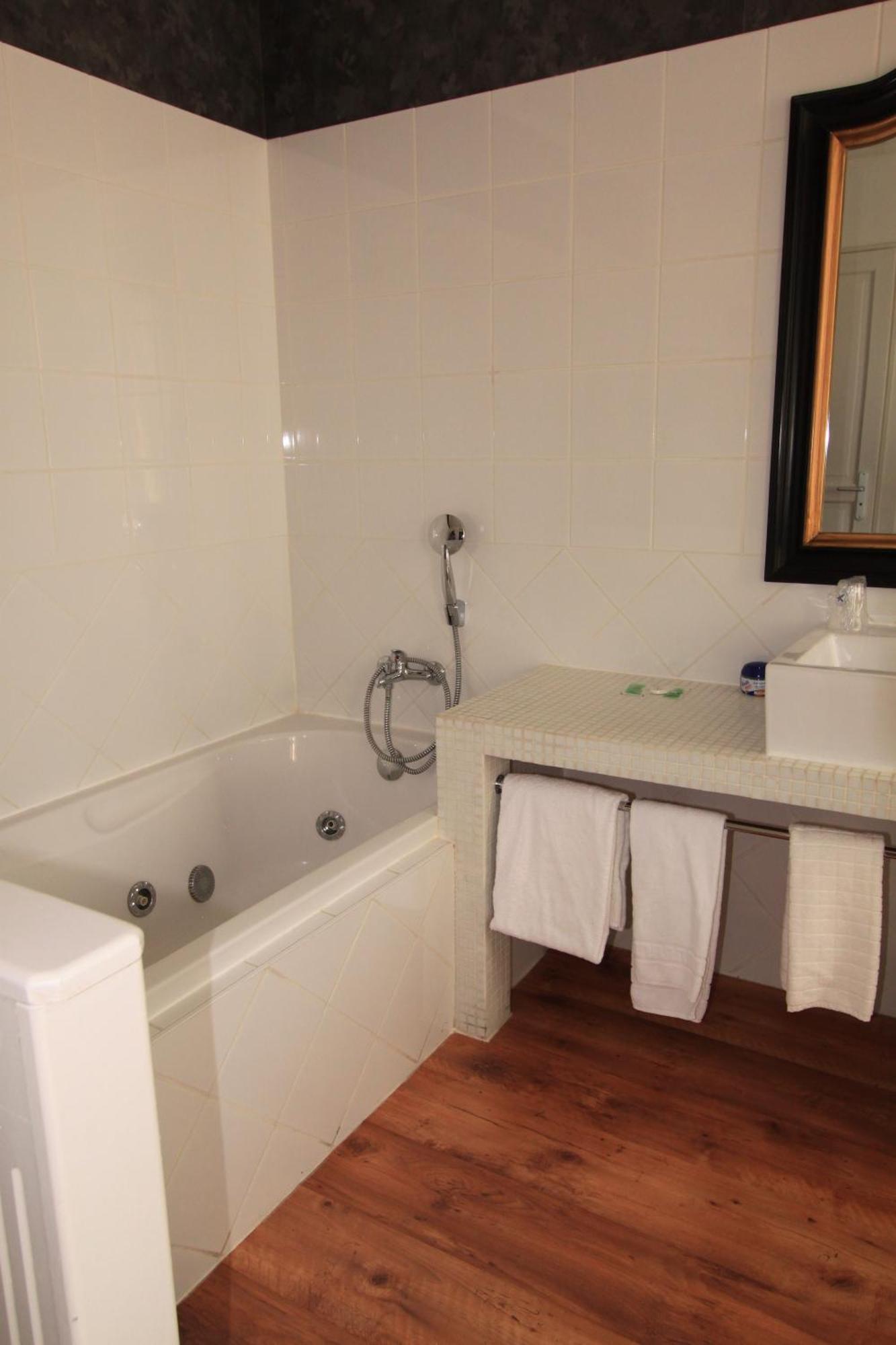 Hotel Le 5 Martigues Eksteriør billede